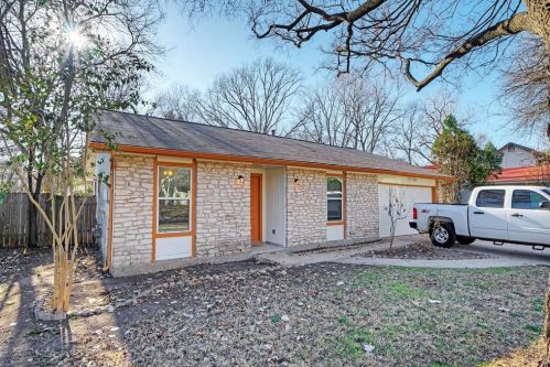 527 Blackberry Dr, Austin TX  78745-6500 exterior