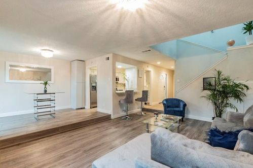 12542 Burninglog Ln, Dallas TX 75243-2118 exterior