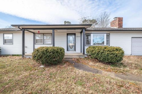 1503 Finn Dr, Lebanon MO 65536-3950 exterior