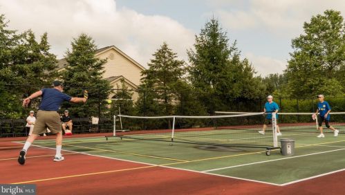 3 Douglas Fir Ct, Princeton NJ  08540-5043 exterior