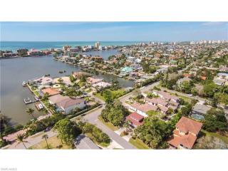 9300 Vanderbilt Dr, Naples, FL 34108-2307