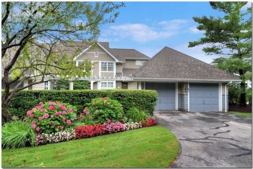 7 Shoreby Dr, Cleveland, OH 44108-1161