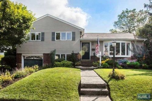 61 Pearl St, Dumont NJ  07628-1238 exterior