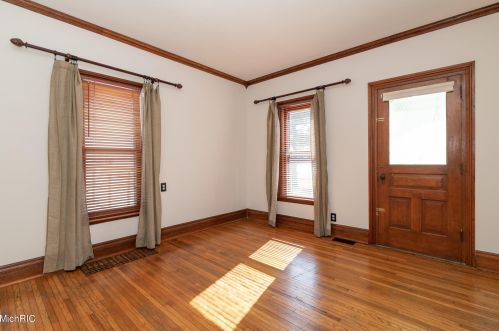 1104 Hoffman St, Three Rivers MI 49093-1017 exterior