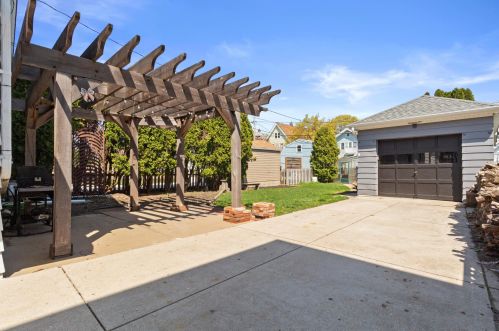 2150 66, Milwaukee WI 53213-2036 exterior