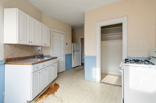 65 Pleasant St, Brookline MA 02446-3723 exterior