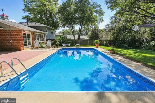 7641 Miller Fall Rd, Rockville MD 20855-1165 exterior