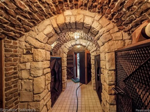 2009 Victoria Hl, Rochester MI exterior