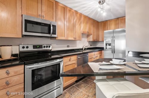 5320 Sheridan Rd, Chicago IL 60640-2533 exterior