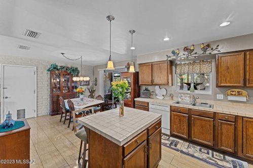 1066 Abrego Dr, Green Valley AZ 85614-3640 exterior