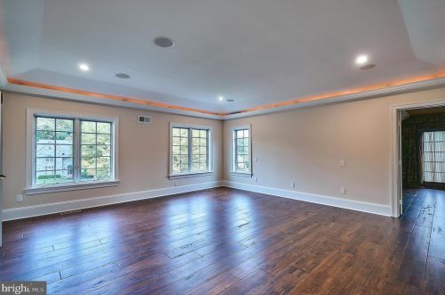 2221 Jefferson Ln, Huntingdon Valley PA 19006-6038 exterior