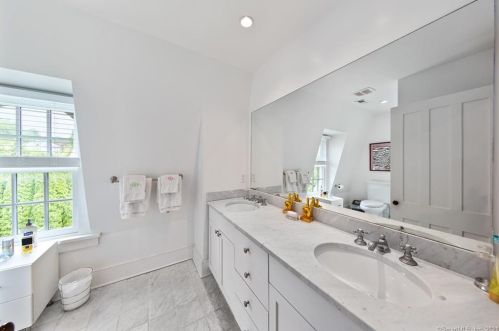 168 Rowayton Ave, Norwalk CT 06853-1237 exterior