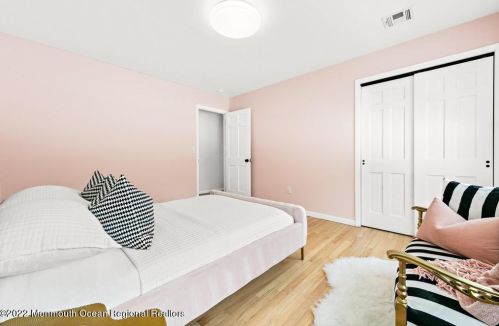 284 Pelican Rd, Middletown NJ 07748-3040 exterior