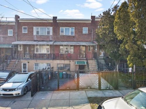 1036 215th St, Bronx, NY 10469-1307