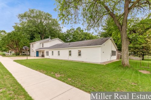 415 Grand Rapids St, Middlevle, MI 49333-8641