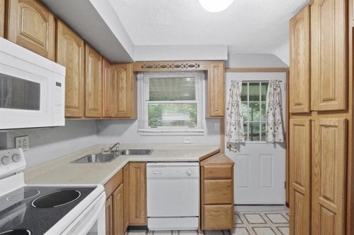 135 Saylong Dr, Pittsburgh PA 15235-4323 exterior