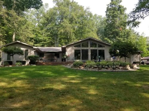 4225 Driftwood Dr, Dewitt, MI 48820-9234