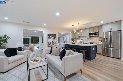 1143 Carey Dr, Concord CA 94520-4337 exterior