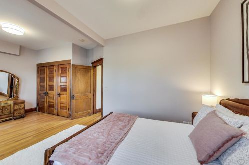 4244 Bell Ave, Chicago IL 60618-2904 exterior