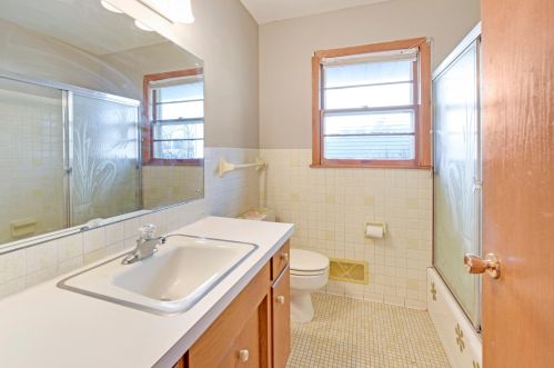 1251 Charlton St, Saint Paul MN 55118-2948 exterior