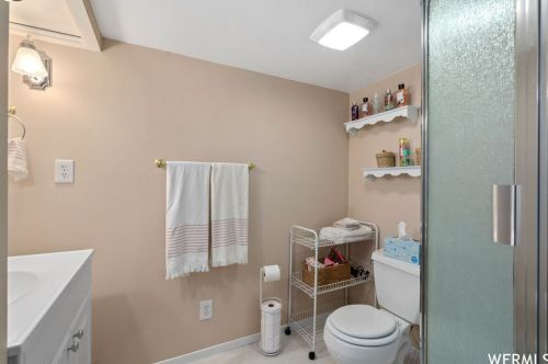 2390 Summer Oak Cir, Sandy UT 84092-5671 exterior