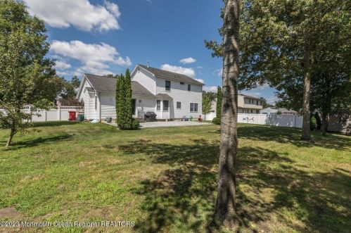 52 Pelican Dr, Berkeley Township NJ 08721-1654 exterior