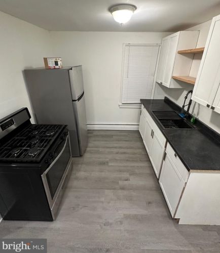 5 Samuel St, Trenton, NJ 08610-5913