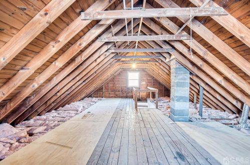 85 Gdn Ter, Edison NJ 08817-4501 exterior