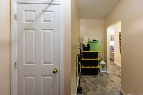 28 Hollister St, Manchester CT 06042-3532 exterior