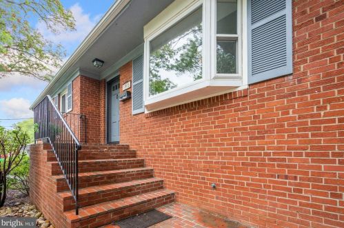 5905 Dewey Dr, Alexandria, VA 22310-2268
