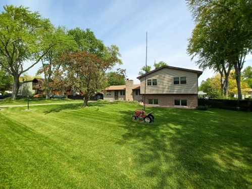 8412 Dorr Rd, Bull Valley, IL 60097-8886