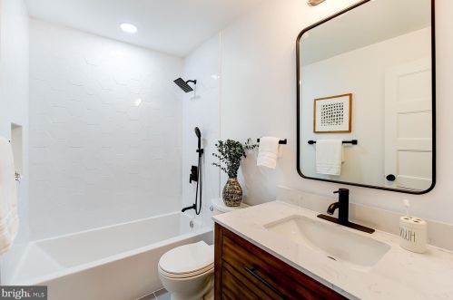 1427 Parkwood Pl, Washington DC  20010-3218 exterior