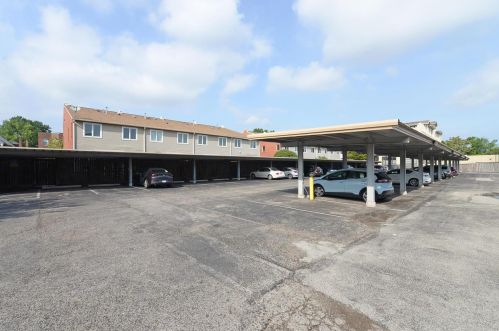 4242 Laclede Ave, Saint Louis MO 63108-2815 exterior