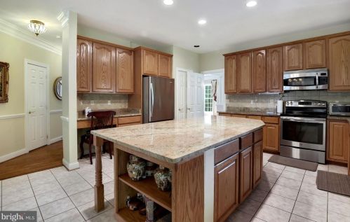 10720 Cloverbrooke Dr, Rockville MD 20854-6372 exterior