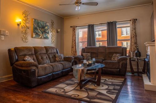 6602 Mozart St, Chicago, IL 60629-4308