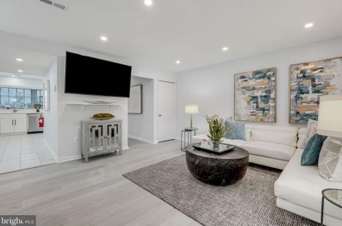 6386 Patience Ct, Alexandria VA 22315-3426 exterior