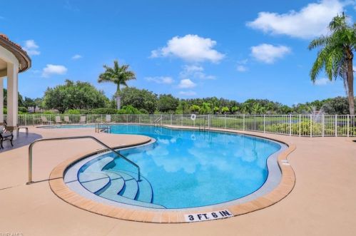 8392 Laurel Lk Blvd, Naples FL 34119-9794 exterior