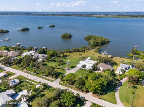 2945 Newfound Harbor Dr, Merritt Island FL 32952-2861 exterior