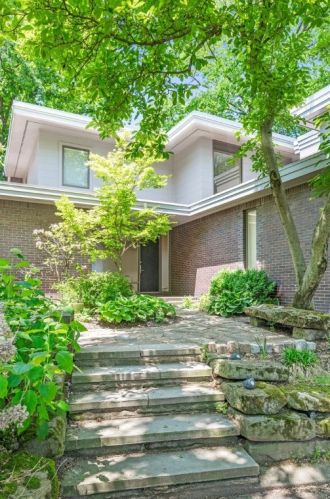 530 Linden Ln, Pittsburgh, PA 15208-2811