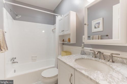 1122 Kensington Rd, Mc Lean VA 22101-2918 exterior