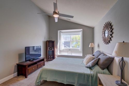 3282 Stonecreek Dr, Madison WI 53719-5250 exterior