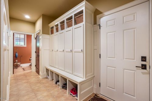 2068 Tall Pne Dr, Grand Rapids MI 49546-7923 exterior