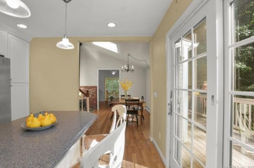 76 Mcfadden Dr, Wilton CT 06897-3912 exterior