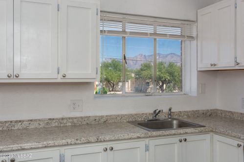 872 Glenn St, Tucson AZ  85705-4120 exterior