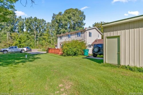 1787 Sashabaw Rd, Brandon MI  48462-9163 exterior