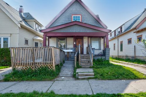 3540 19th St, Milwaukee WI  53221-1502 exterior