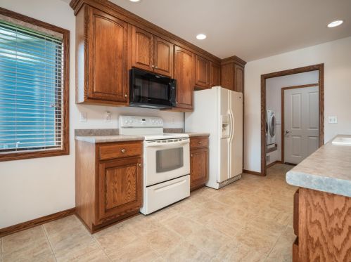 1823 Pleasant St, Manitowoc, WI 54220-1127