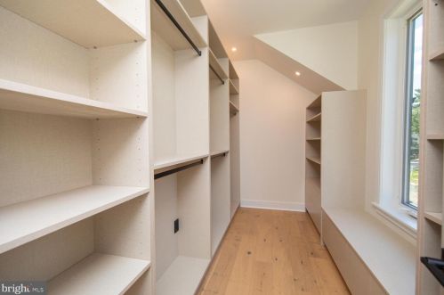 6627 Lincoln Dr, Philadelphia PA exterior