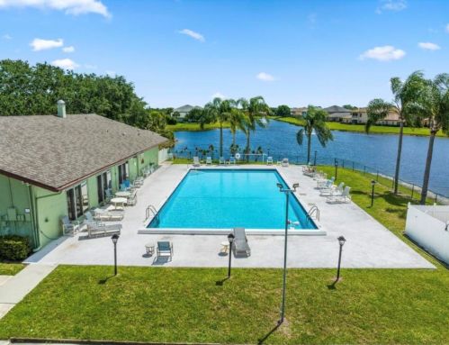 1717 Dove Tail Dr, Fort Pierce FL 34982-8017 exterior