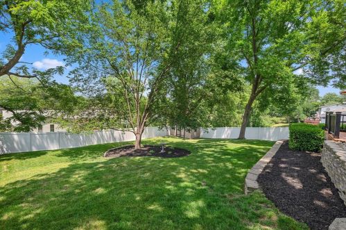 995 Sandstone Dr, Saint Louis MO 63146-5033 exterior